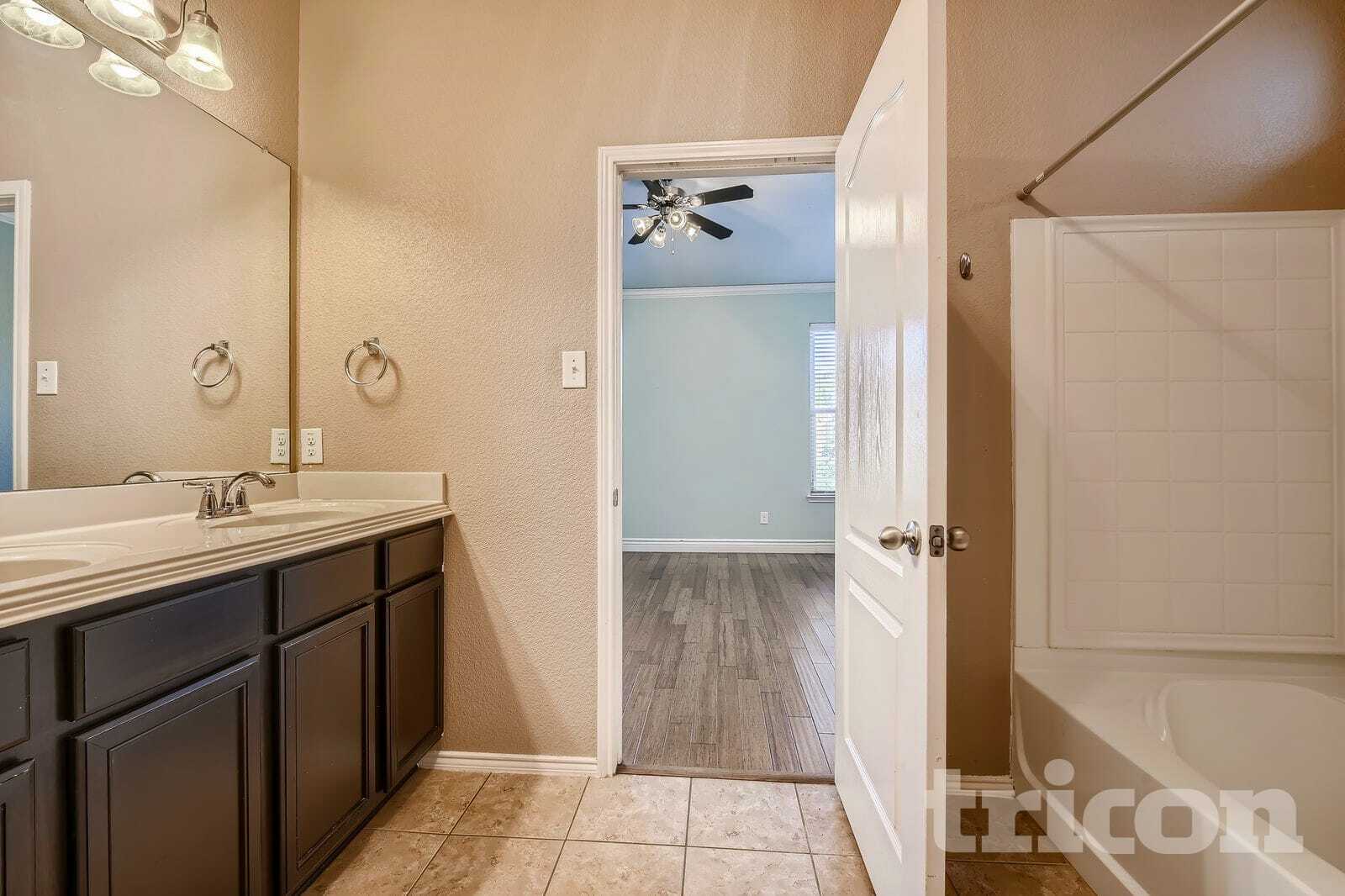 Building Photo - 1735 Oak Glen Dr