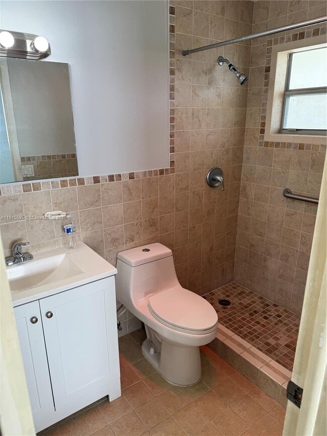 Building Photo - 7915 Harding Ave