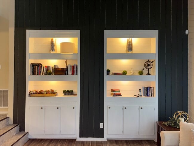 Building Photo - Kerry Lake