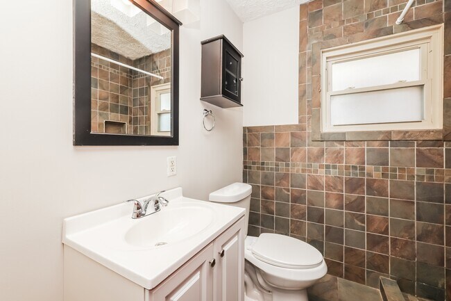 Building Photo - 920 E Stewart St