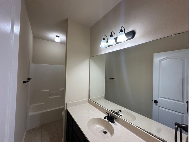 Building Photo - Townhome for rent