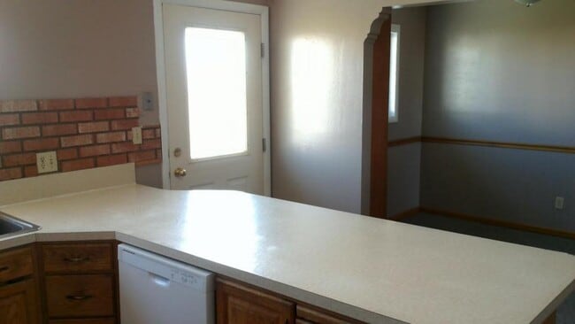 Building Photo - 576 ID-39