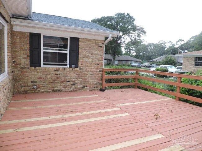 Building Photo - 301 Teakwood Cir