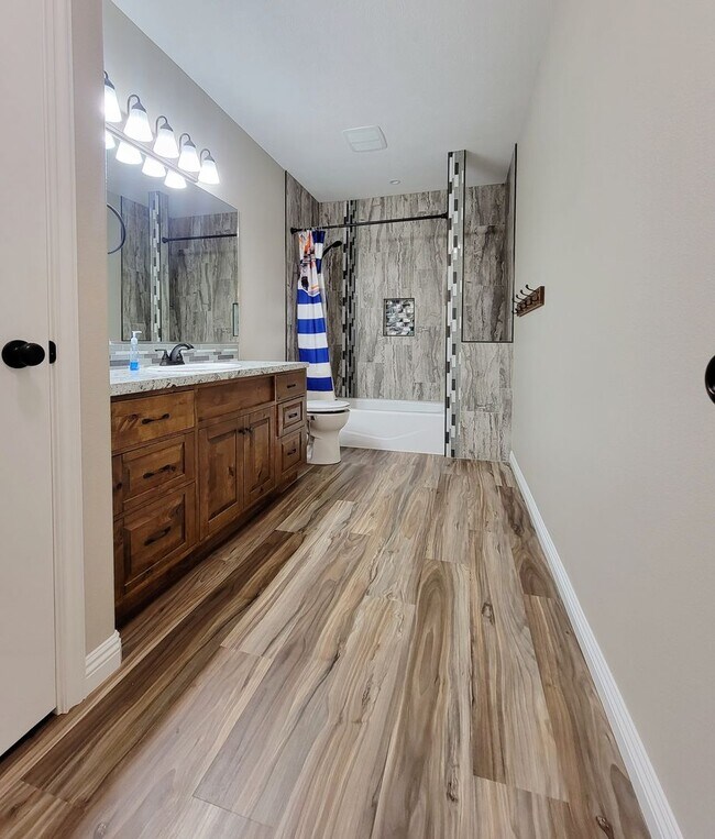 Building Photo - Beautiful, Custom Home in Comore Loma on 2 Acre Lot!  4 Beds, 3 Baths by Real Property Management