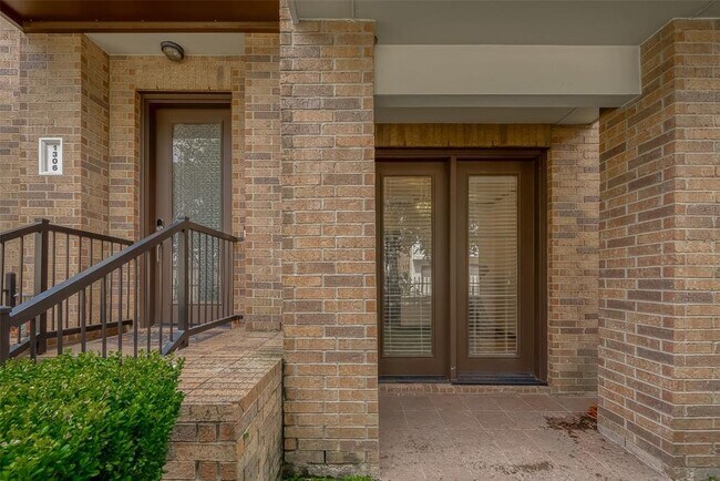 Building Photo - 1306 Paige St