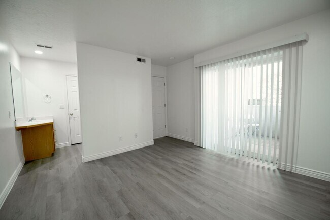 Building Photo - 125 S 1050 W