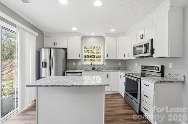 Building Photo - 1760 Forest Side Ln