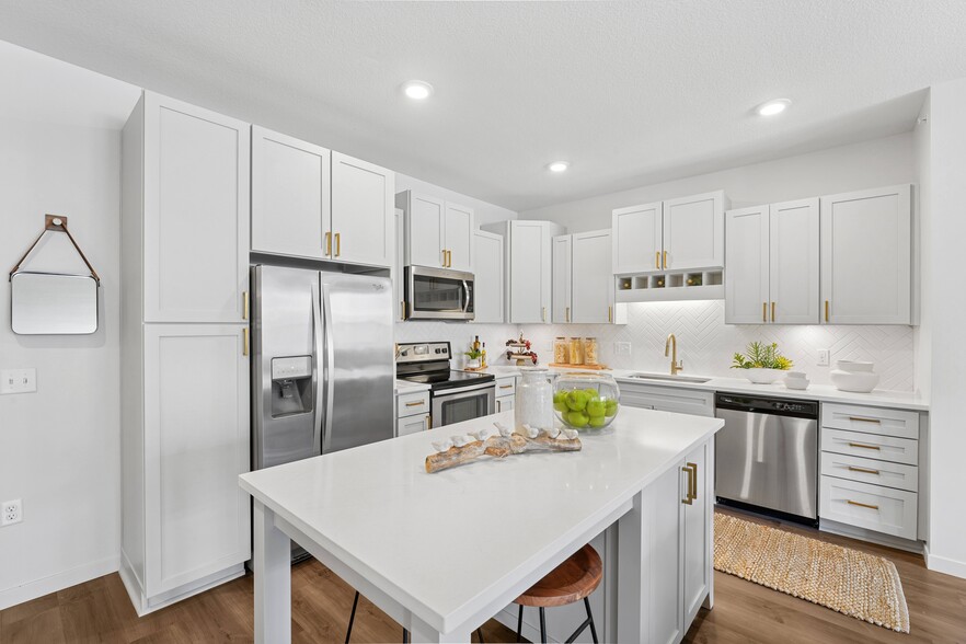 Primary Photo - 610 West