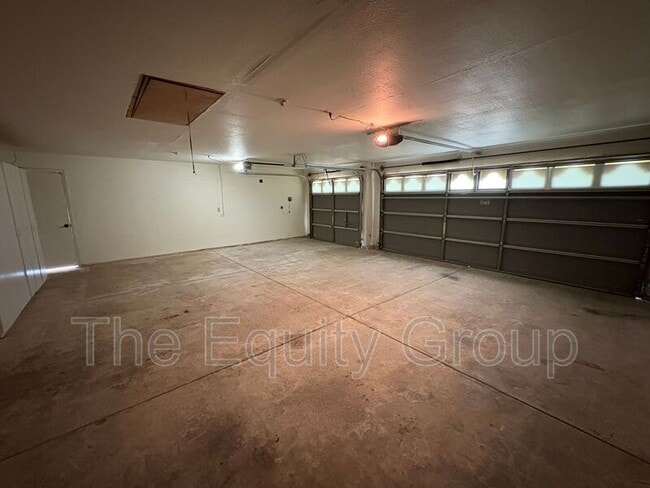 Building Photo - 2511 S Peppertree St