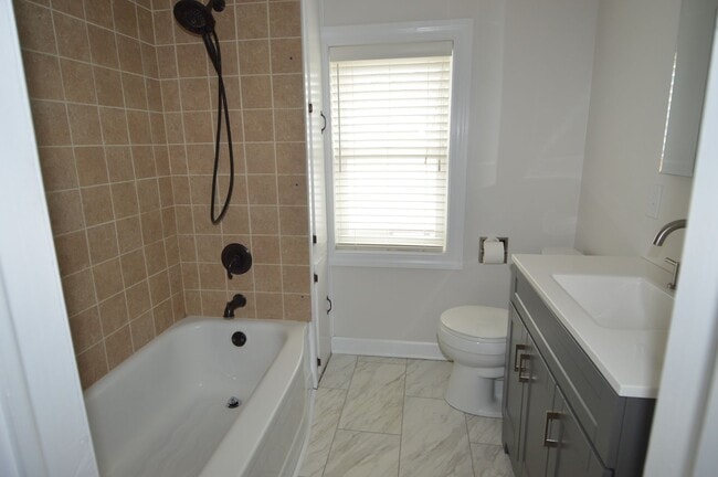 Building Photo - Wonderful 2 Bedroom/2 Bathroom House for Rent