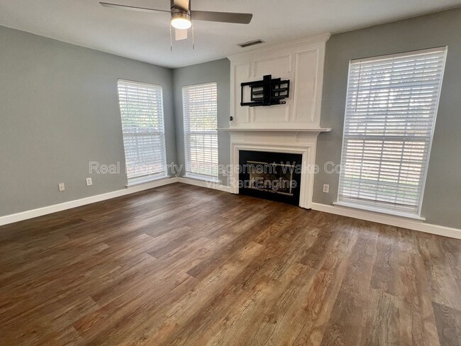 Building Photo - 213 Piney Woods Ln