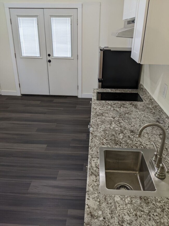 Building Photo - 505 W C St