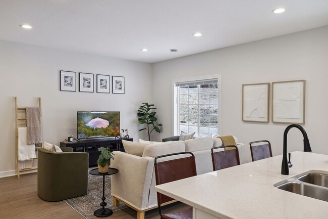 Building Photo - Model 3 Bedroom Town Home