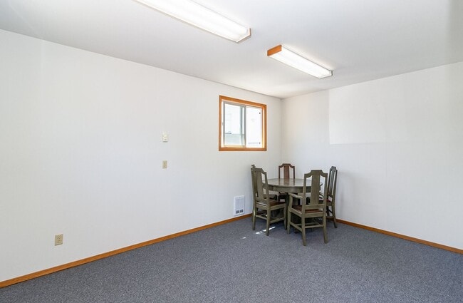 Building Photo - 607 3rd St
