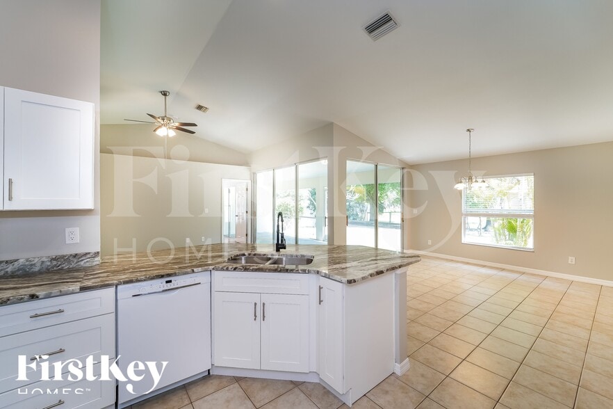 Building Photo - 1570 Waldorf Dr