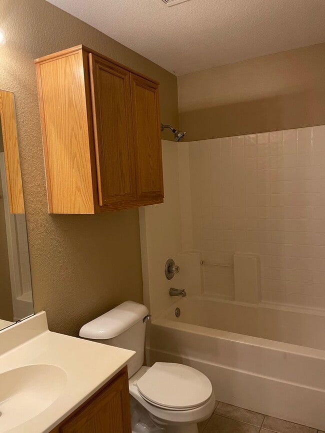 Building Photo - 991 Sierra Vista Ct