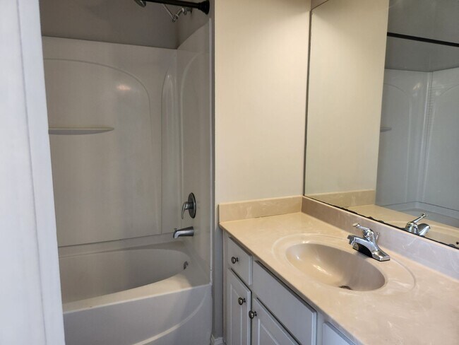 Building Photo - 70 Cassandra Ln