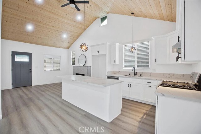 Building Photo - 1738 N Sierra Bonita Ave