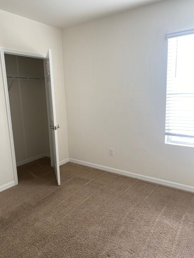 Building Photo - Welcome Home! 3BR/2BA Single-Family Home w...