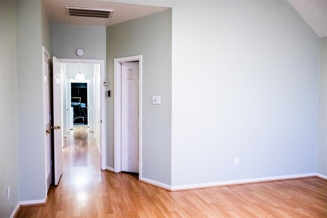 Building Photo - 16818 Benwick Dr