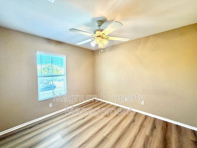 Building Photo - 29751 Maxmillian Ave