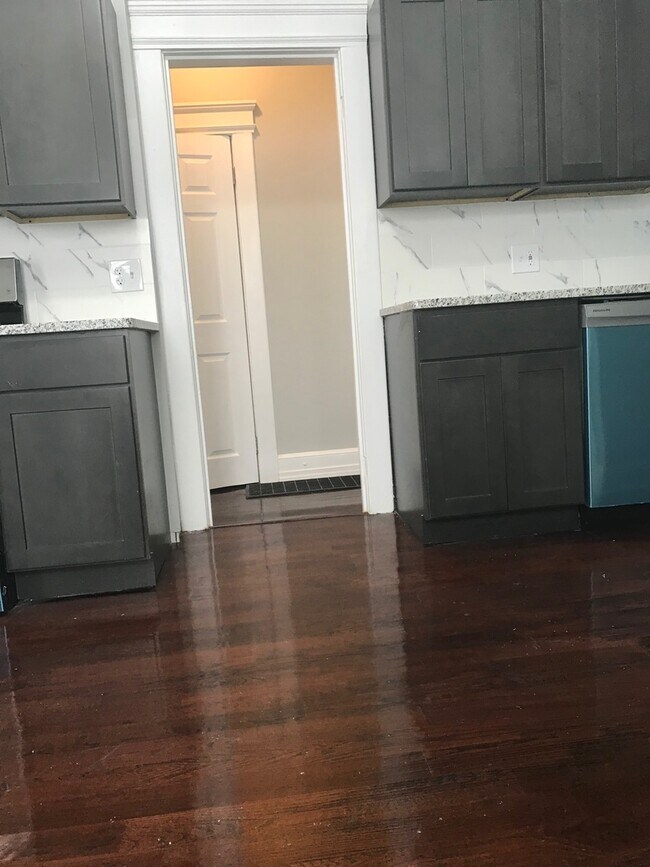 Building Photo - 211-211 Blake St