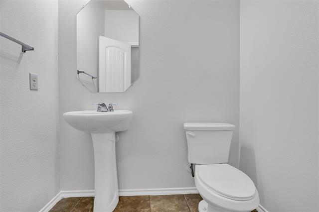 Building Photo - 2138 Meadow View Dr