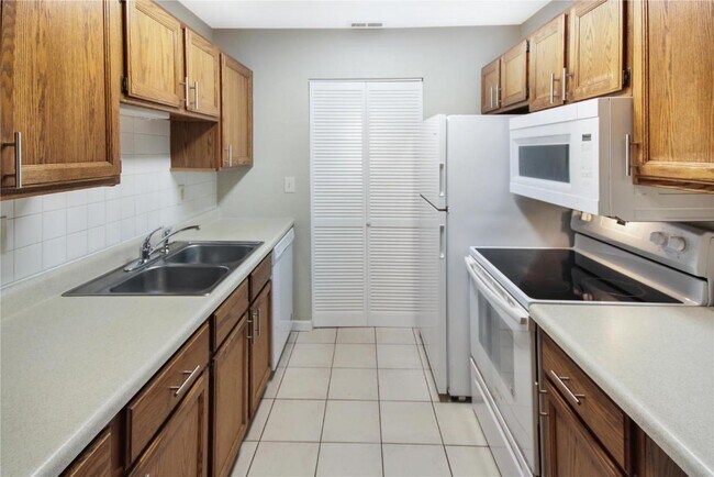 Building Photo - 17048 Sandalwood Creek Dr