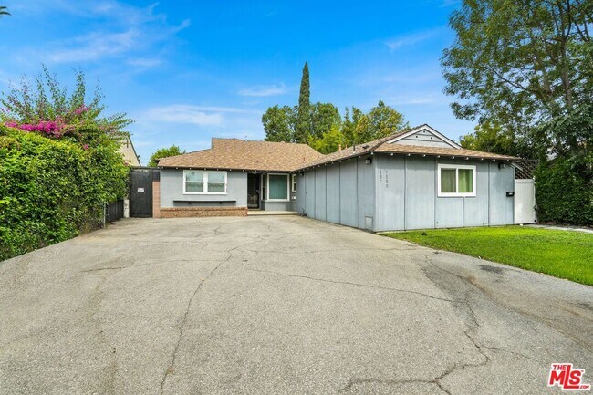 Building Photo - 6137 Laurelgrove Ave
