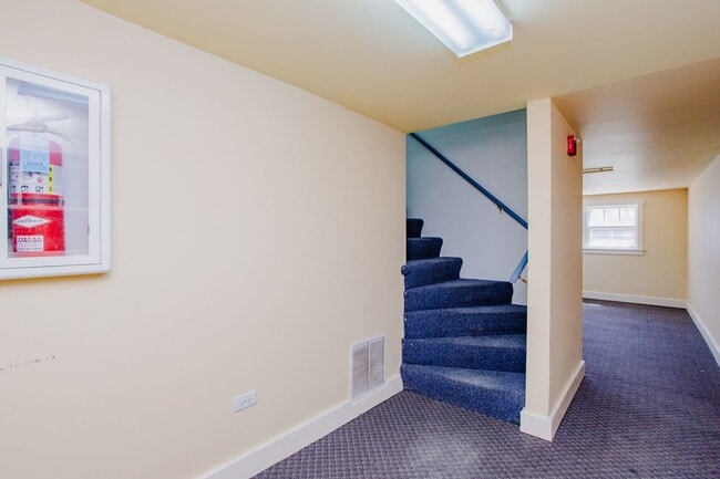 Building Photo - 1305 Oswego Rd