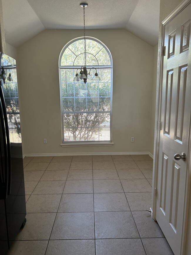 Building Photo - 5304 Willamette Ln