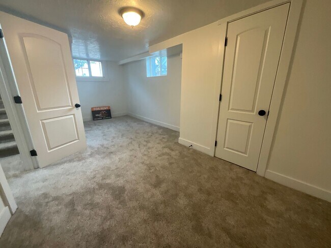 Building Photo - 859 Binford St