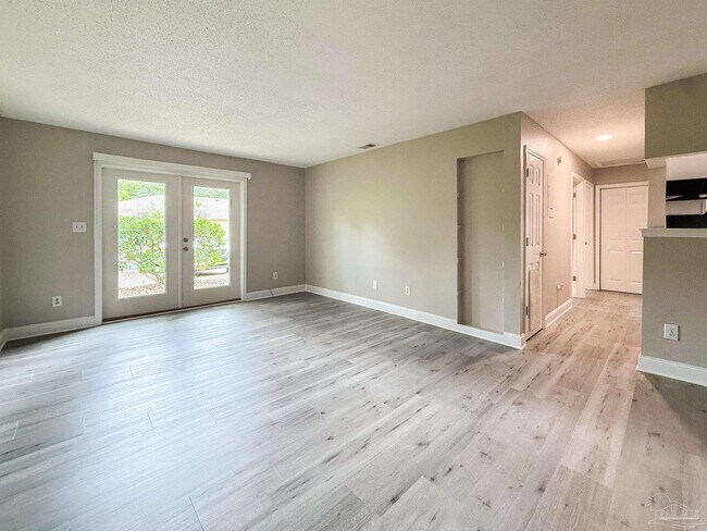 Primary Photo - 500 N Crow Rd