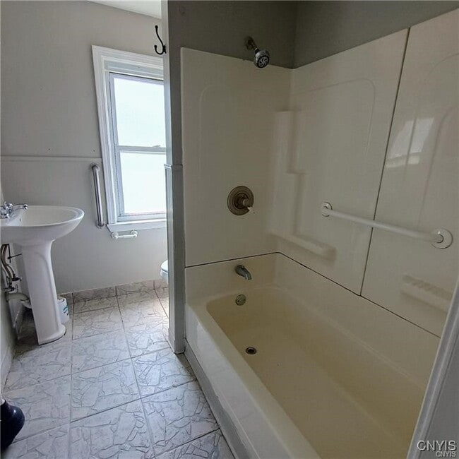 Building Photo - 227 Hixson Ave