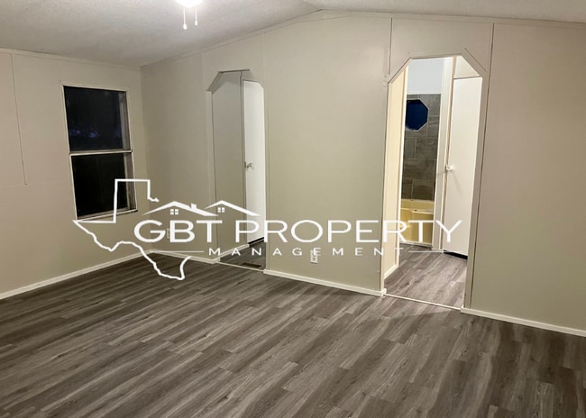 Building Photo - Spacious 3 bed 2 bath single wide on an oversized lot