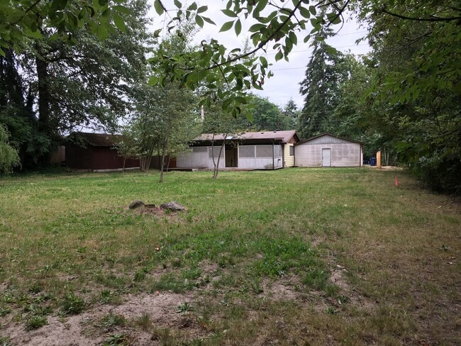 Building Photo - Charming 2 Bedroom 1 Bath Home