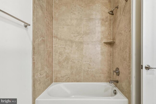 Building Photo - 11300 Emerald Park Rd