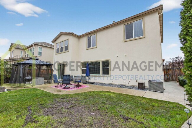 Building Photo - Spacious Elegance Awaits: 4-Bedroom Home with Hardwood Floors in Elk Grove!