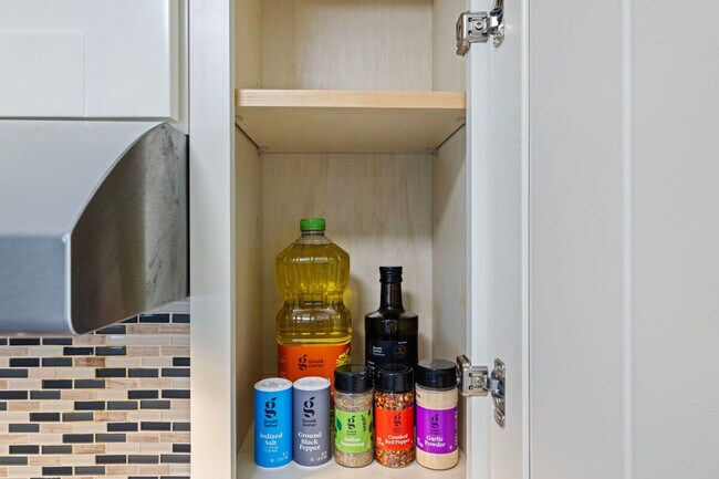 Building Photo - 919 Redbird Dr