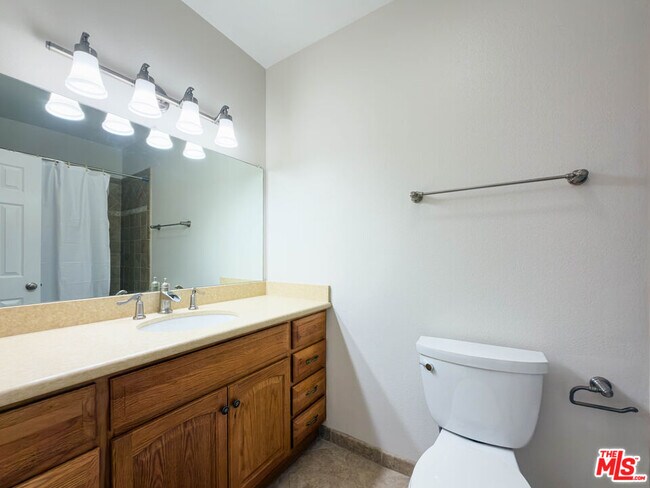 Building Photo - 9531 Vía Ricardo