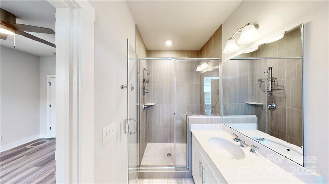 Building Photo - 7017 Louie Ln