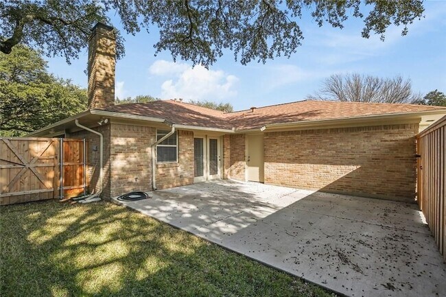 Building Photo - 9015 Villa Park Cir