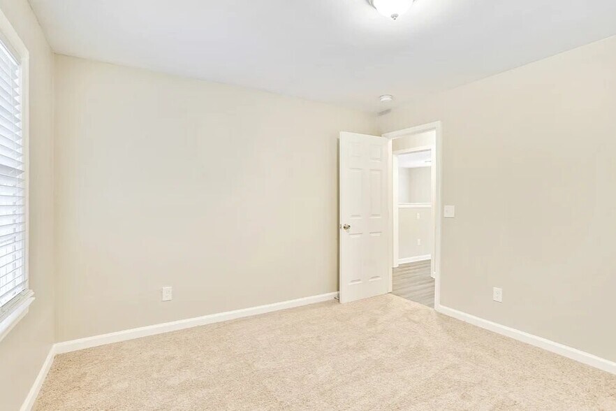 Building Photo - 320 Mount Zion Rd