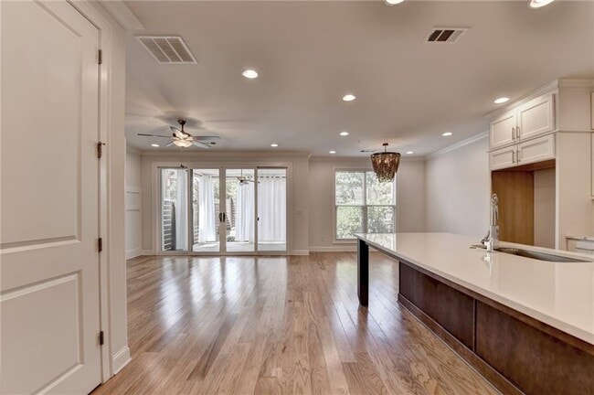 Building Photo - 341 Bailey Walk