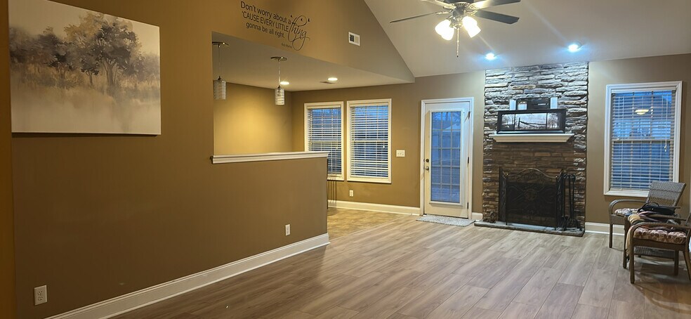 Building Photo - 2221 Trophy Trce