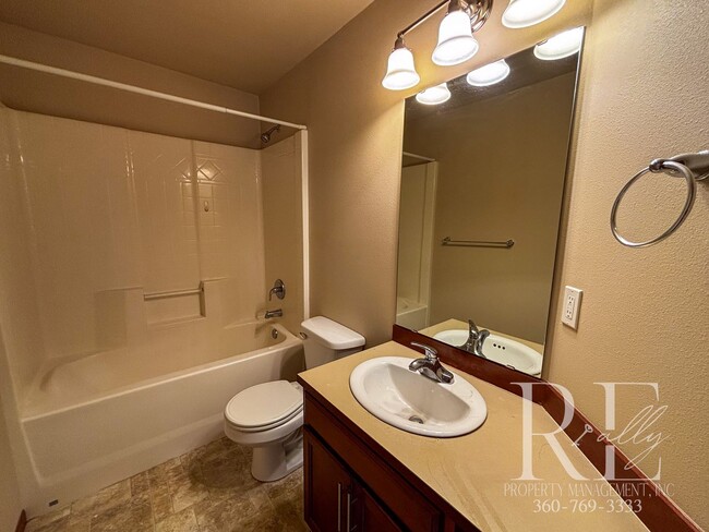 Building Photo - Spacious 3-Bedroom Home in Desirable Manet...