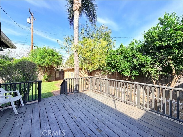 Building Photo - 15459 Three Palms St