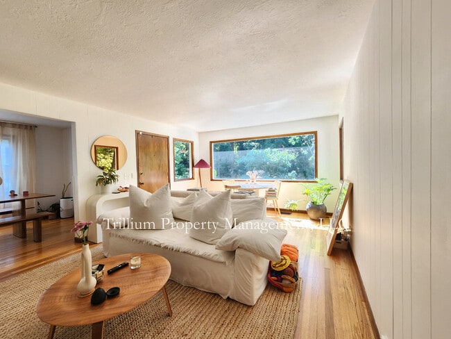 Building Photo - 3206 SW 13th Ave