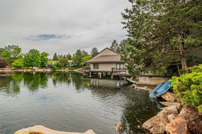 Building Photo - 3BD, 2.5BA Arapahoe Lake Park Townhome Nea...