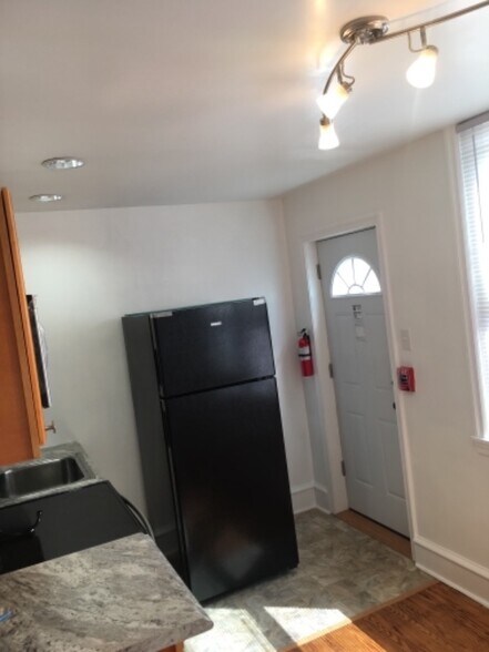 Building Photo - 1535 Sellers St